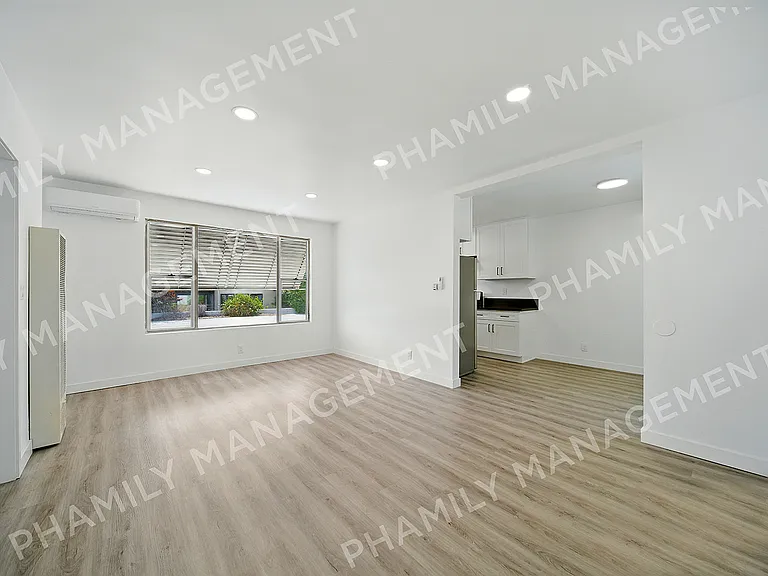 475 S Los Robles Ave #13 — Photo 2