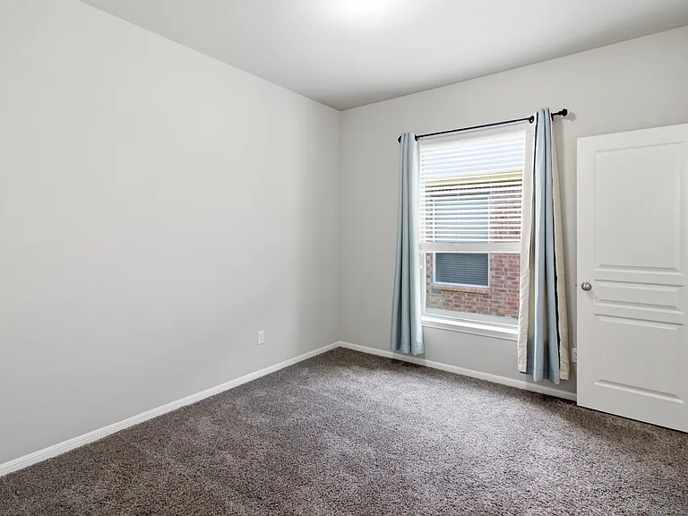 5716 Blackstone Dr — Photo 23