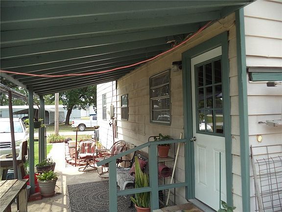 4th image of 106 N Franklin St
