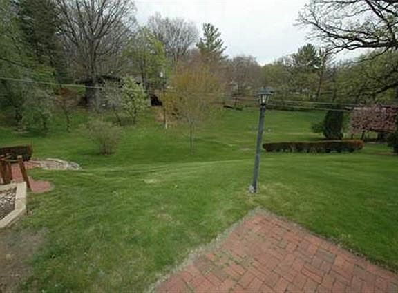 Large back yard with 2 patio