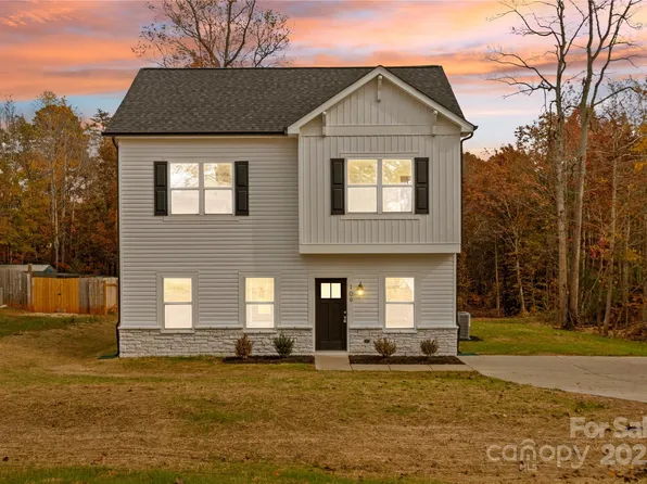 109 Titleist Dr, Statesville, NC 28677