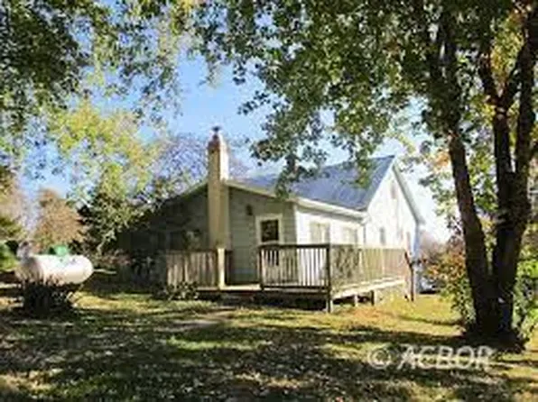 18302 Hunter Rd, Glouster, OH 45732