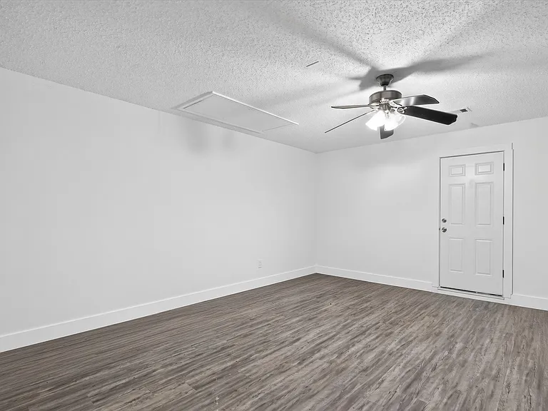 2324 Markland St — Photo 12