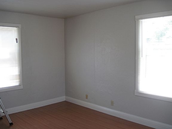 2nd image of 615 W 10th St