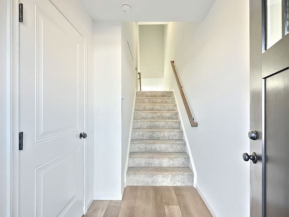 4th image of 7 Julian Dr Unit 103