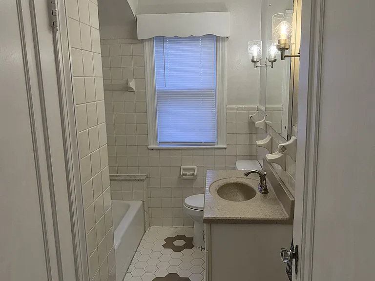 2808 Goddard Rd — Photo 13
