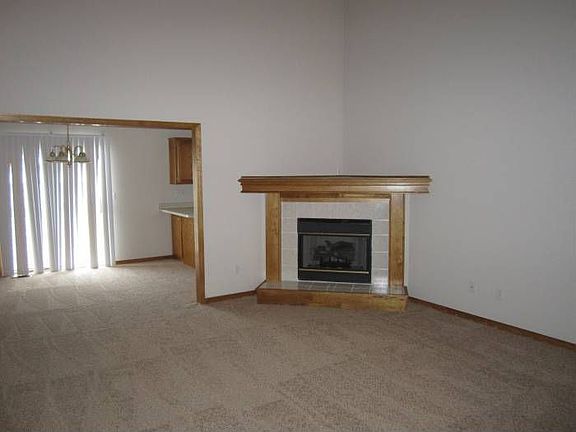 Living Room/Fireplace