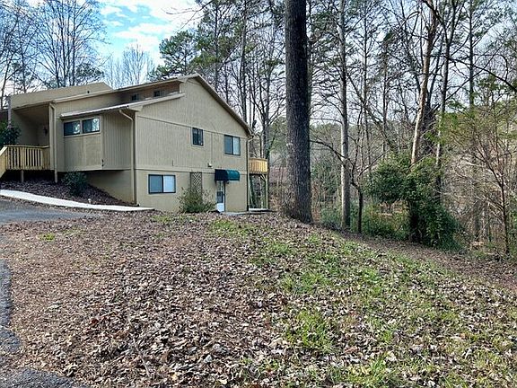 2nd image of 400 Foxfire Ct #B