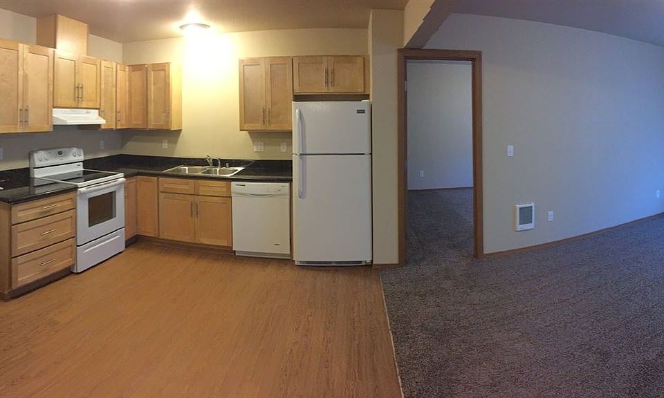 2nd image of 921 E 72nd St APT 3B