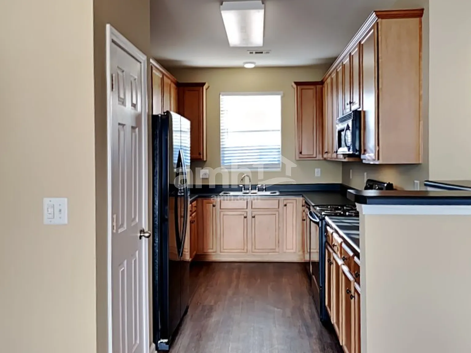 3 bed, 2.5 bath, 1675 sqft, $2,155 — Photo 3