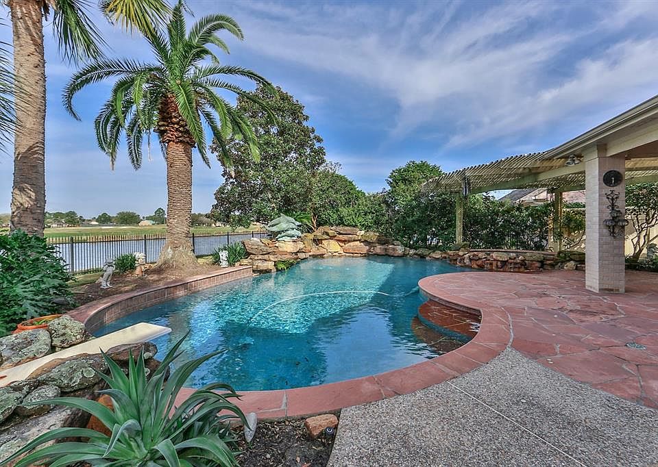 1st image of 4006 Belvoir Park Dr