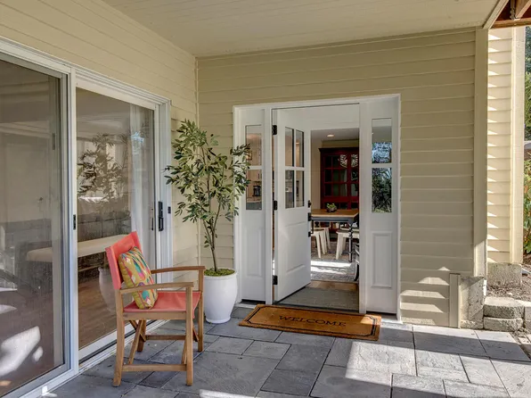 9733 112th Ave NE, Kirkland, WA 98033