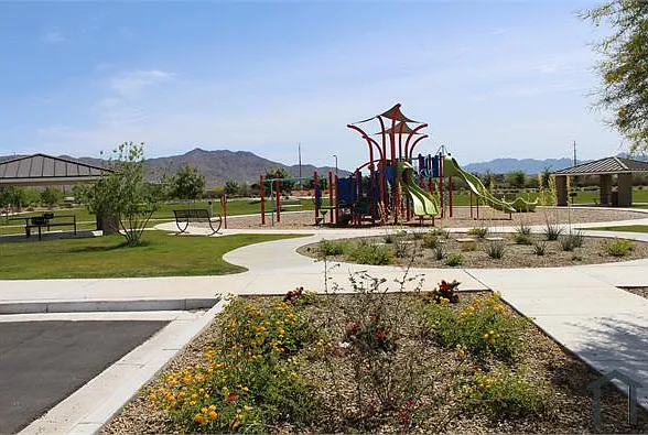 4 bed, $2,500 — Photo 2