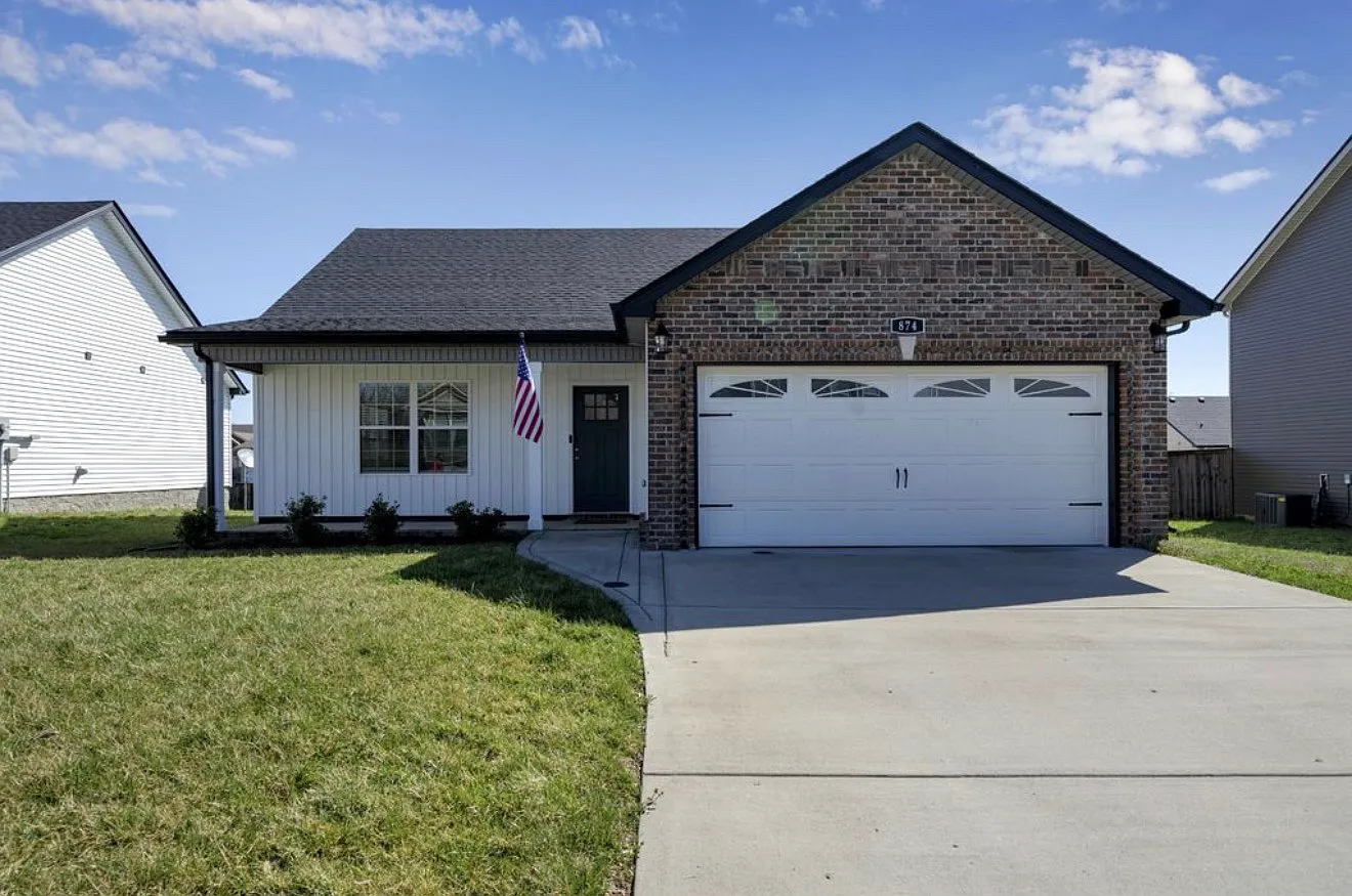 3 bed, 1320 sqft, $1,950 — Photo 1