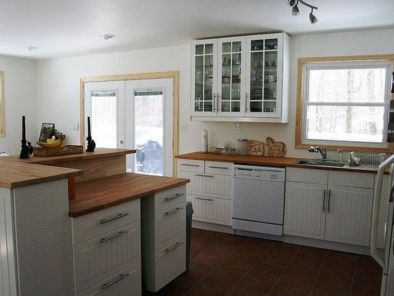 Kitchen w/ island