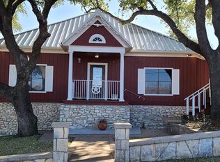 808 W Dallas St, Llano, TX 78643