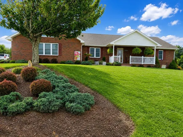 172 Crowder St, Hillsville, VA 24343