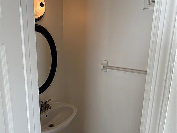 5th image of 226 Osgood Ave