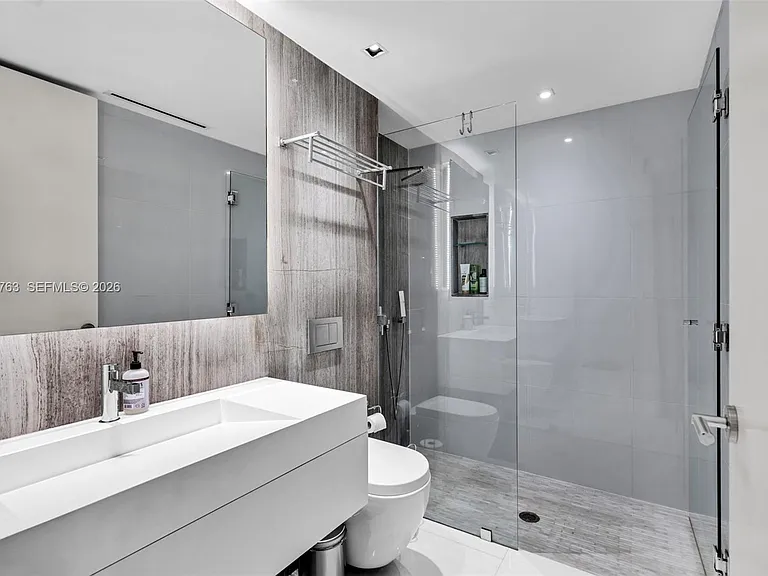350 Meridian Ave #202 — Photo 25