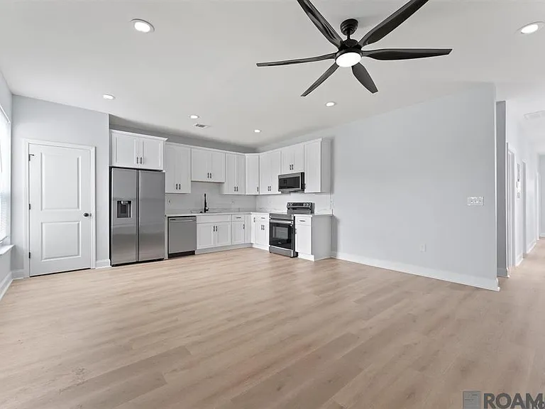 1714 Tricou St — Photo 3