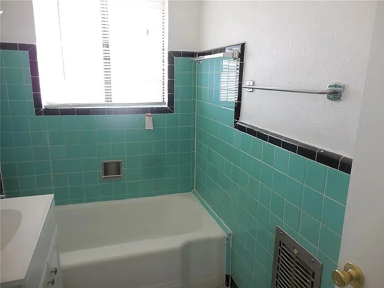 814 W Yandell Dr — Photo 19