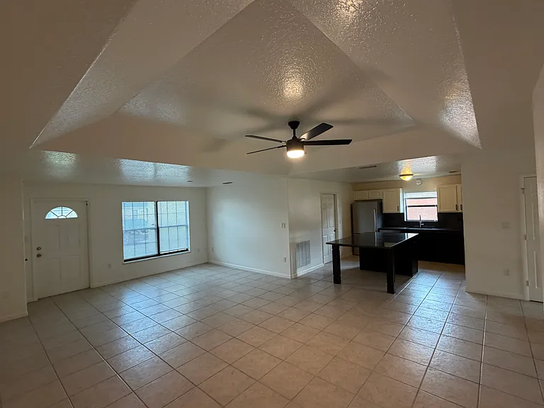 816 Angela Ave — Photo 3