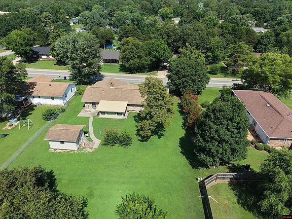2nd image of 604 N Cardinal Dr