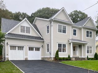 31 N Ridge Rd, Old Greenwich, CT 06870