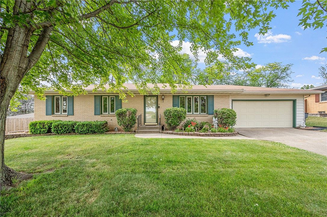 1045 Market St, Carlisle, IA 50047 Zillow