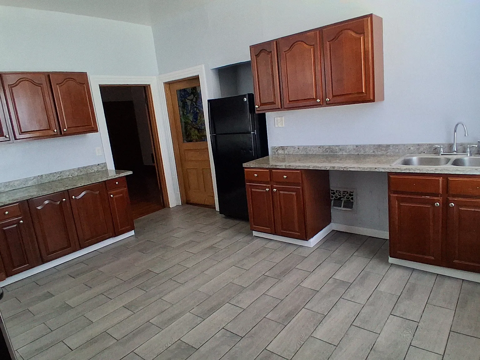 2 bed, 1300 sqft, $875 — Photo 4