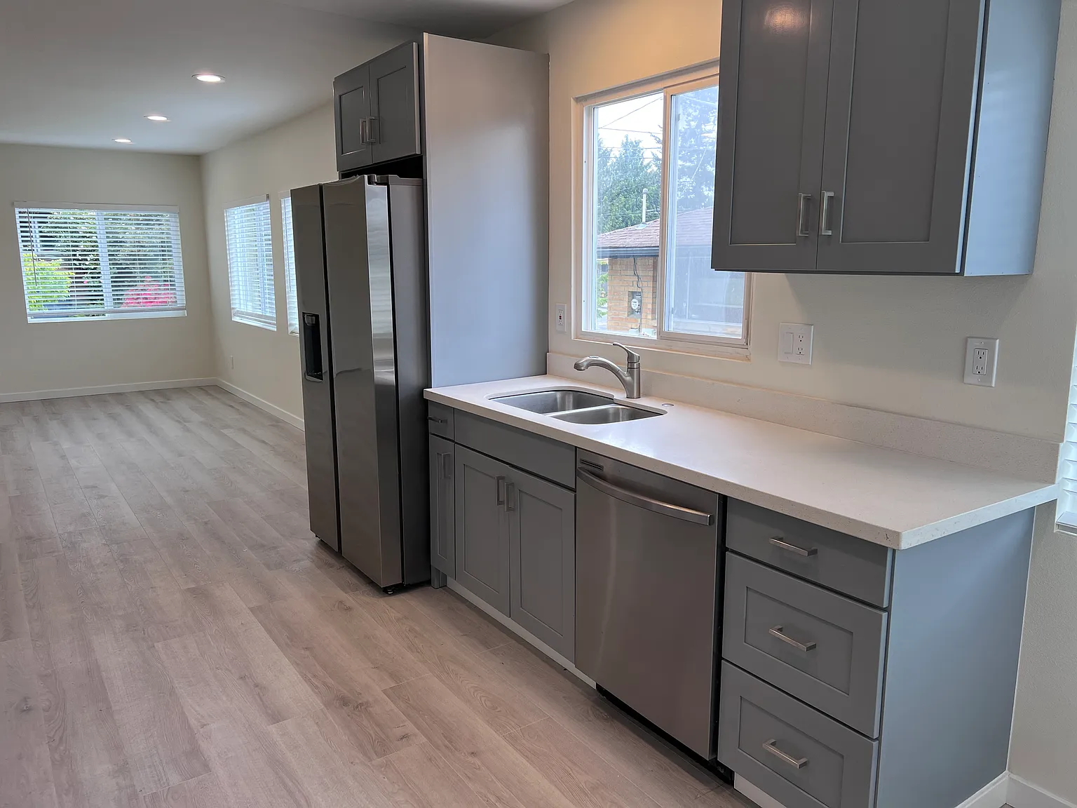 4 bed, 1290 sqft, $3,450 — Photo 2