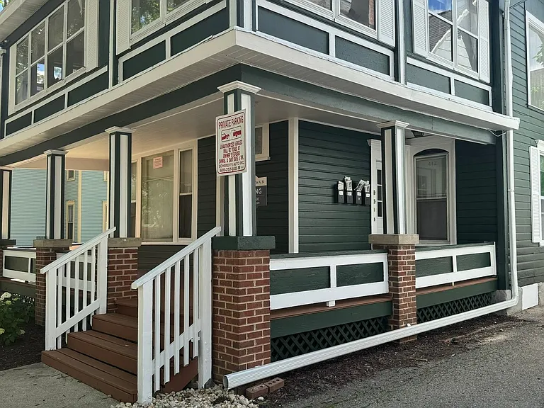 412 W Washington Ave — Photo 2
