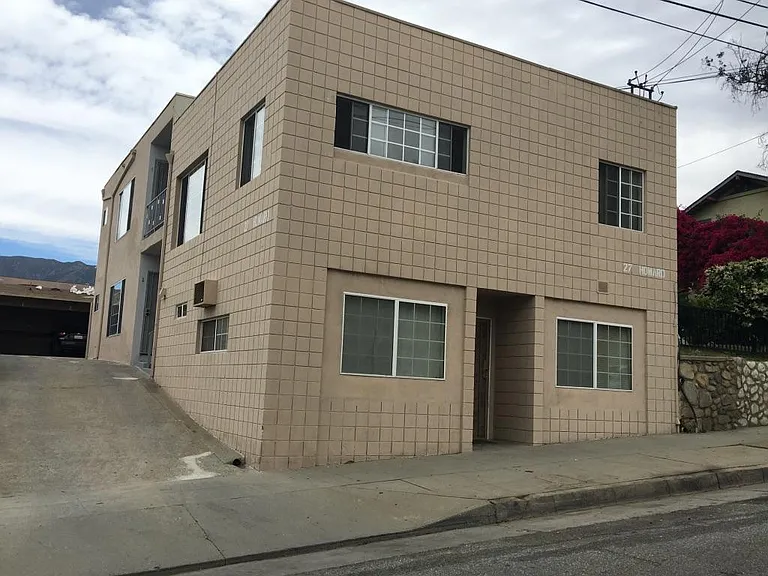 27 E Howard St #4 — Photo 12