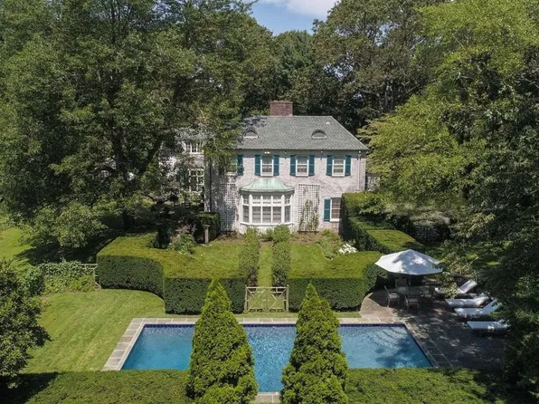 68 Wheatley Rd, Brookville, NY 11545