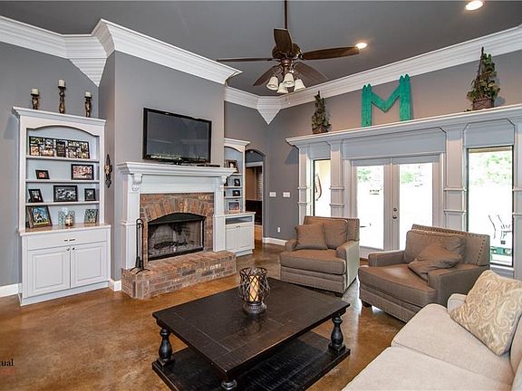 5th image of 687 Collinswood Dr