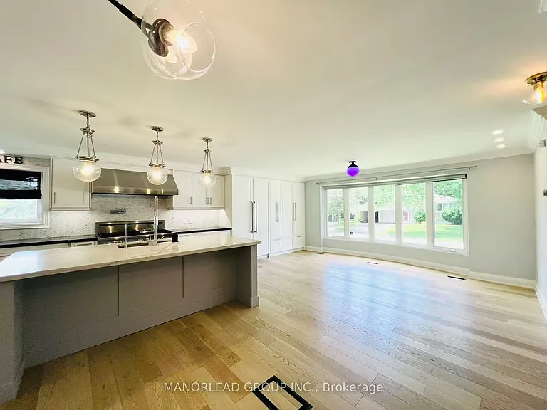 10 Greenyards Dr — Photo 5