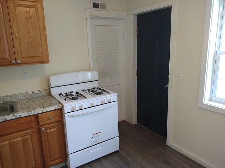 11 Great Hill Rd — Photo 3