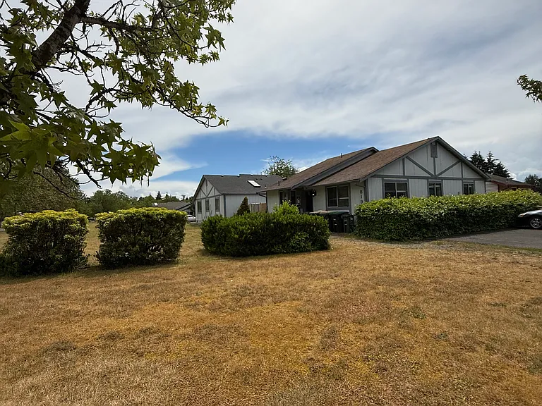 819 Hamelin Ln SE — Photo 3