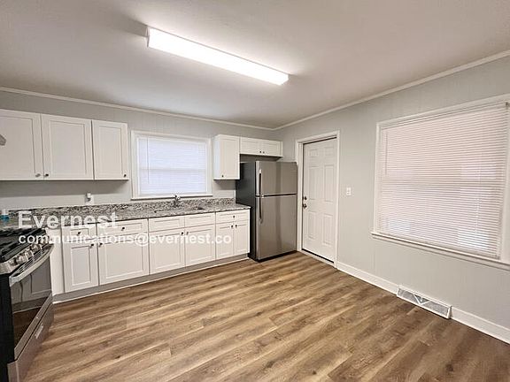 3rd image of 708 Park Dr