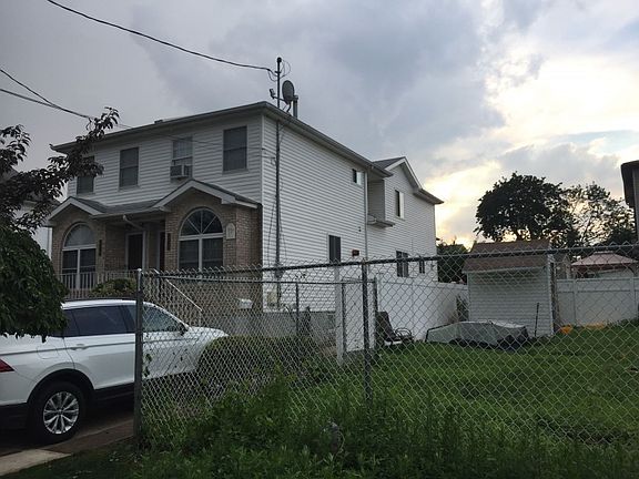 3rd image of 303 Olympia Blvd