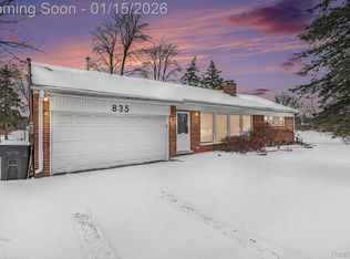 835 E Square Lake Rd, Troy, MI 48085