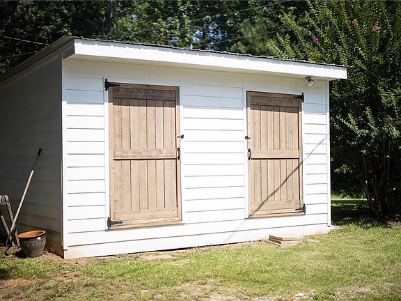 3rd image of 82 Lee Road 881