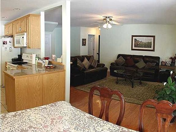4th image of 7831 Laurelton Dr