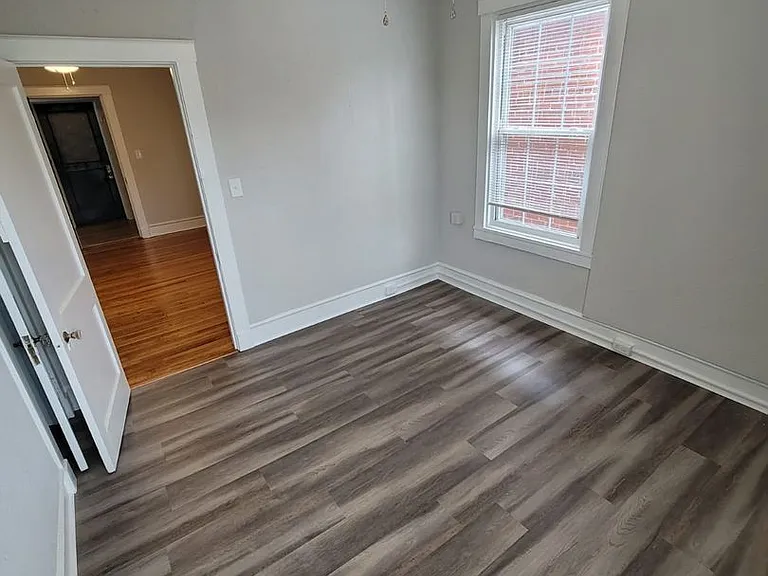 2400 Barton Ave — Photo 17