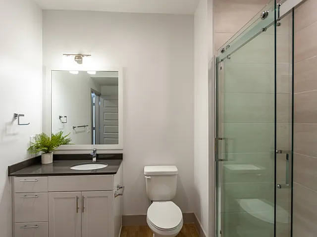 B7 Master Bathroom