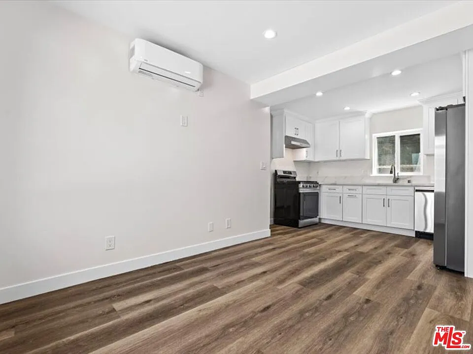 1 bed, 1.0 bath, $2,499 — Photo 3