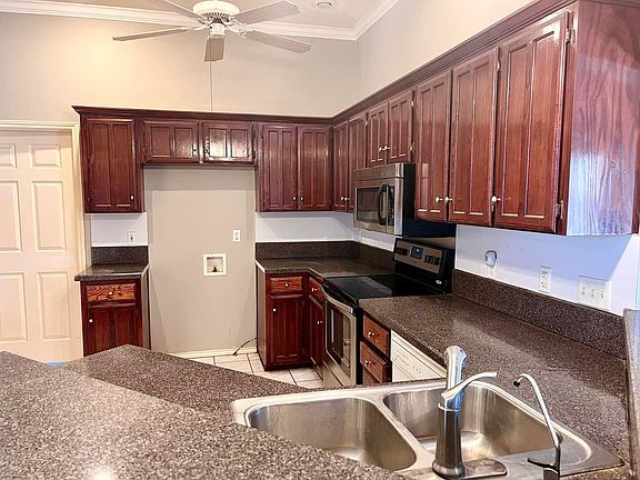 4th image of 3209 Walnut Hill Dr