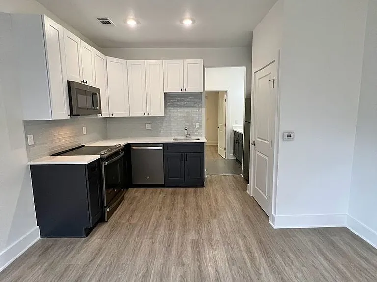 2210 Pearl St #202 — Photo 2