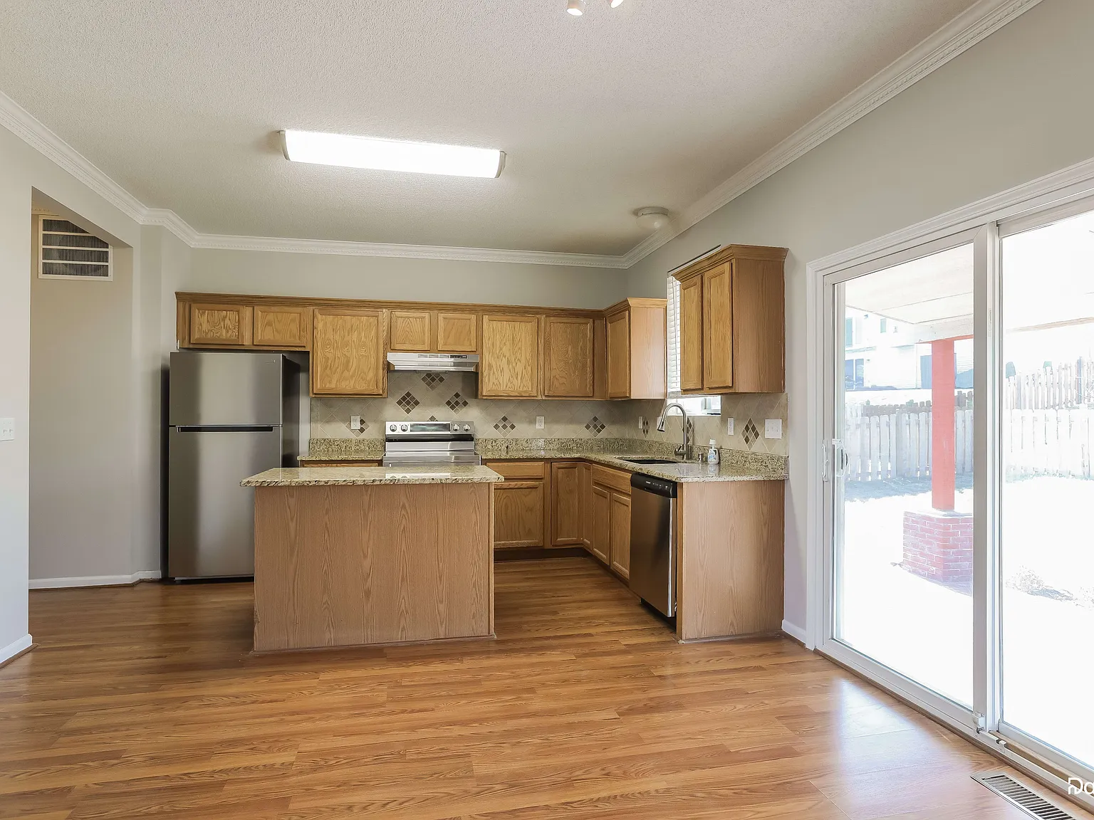 3 bed, 2.5 bath, 2253 sqft, $2,545 — Photo 3
