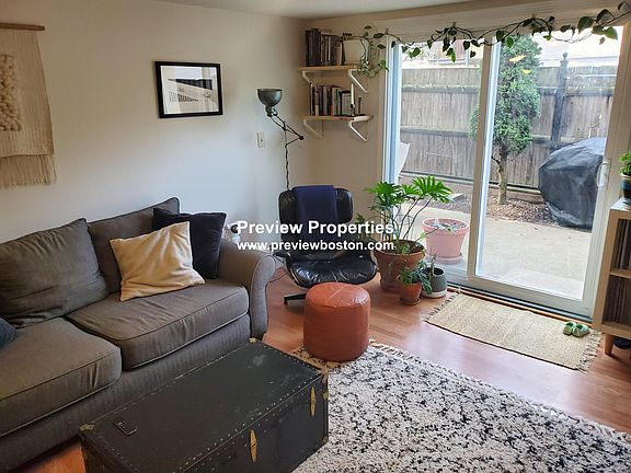 3rd image of 1425 Commonwealth Ave #102